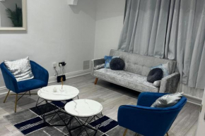3BR-Sleeps6-Parking-ClosetoCity